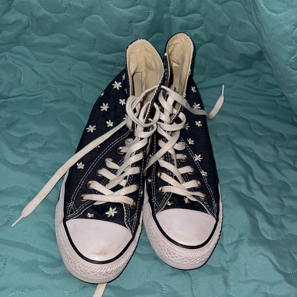 Converse Chuck Taylor All Stars Denim with Daisies High Tops - Picture 2 of 4